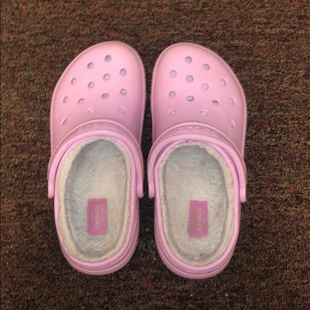 pink fuzzy crocs
